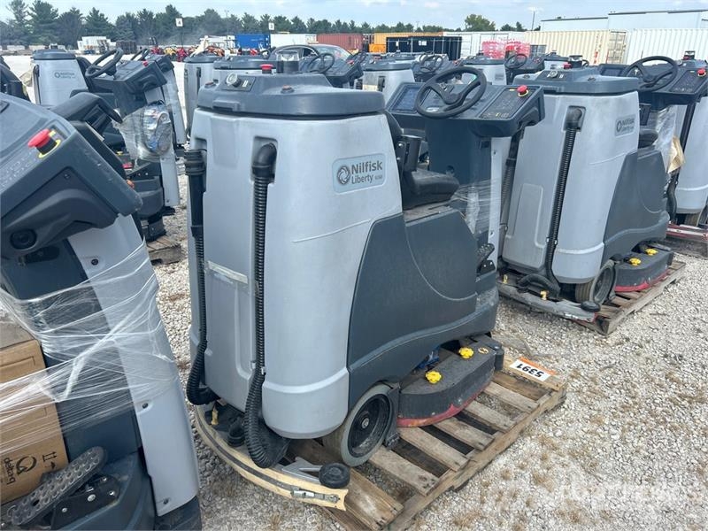 Nilfisk Liberty SC60 X71D Ride-On Electric Floor Scrubber その他トレーラー