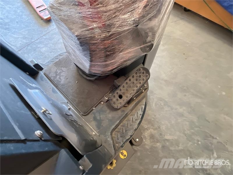 Nilfisk Liberty SC60 X71D Ride-On Electric Floor Scrubber Další přívěsné vozíky