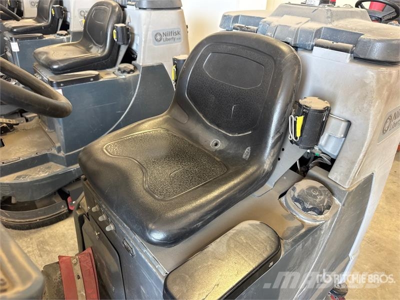 Nilfisk Liberty SC60 X71D Ride-On Electric Floor Scrubber Diger römorklar