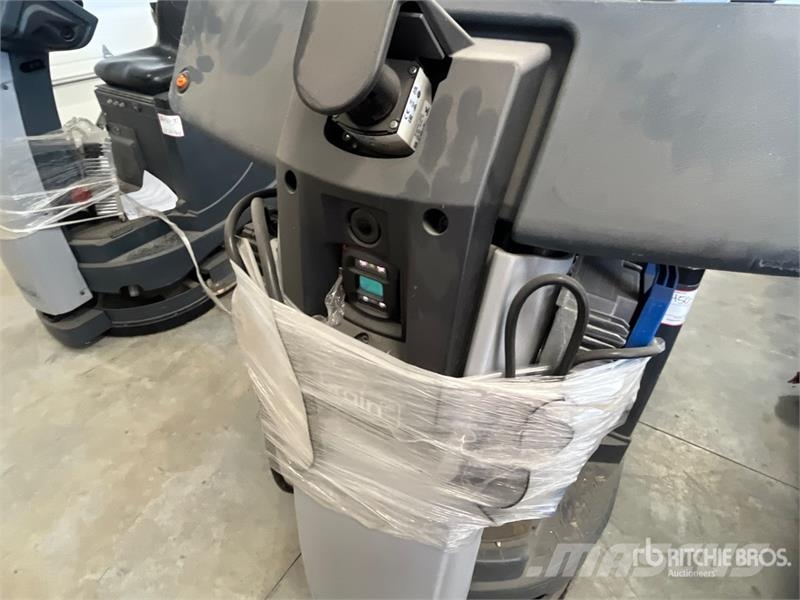 Nilfisk Liberty SC60 X71D Ride-On Electric Floor Scrubber Další přívěsné vozíky