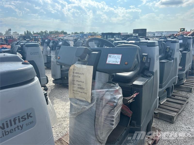 Nilfisk Liberty SC60 X71D Ride-On Electric Floor Scrubber その他トレーラー