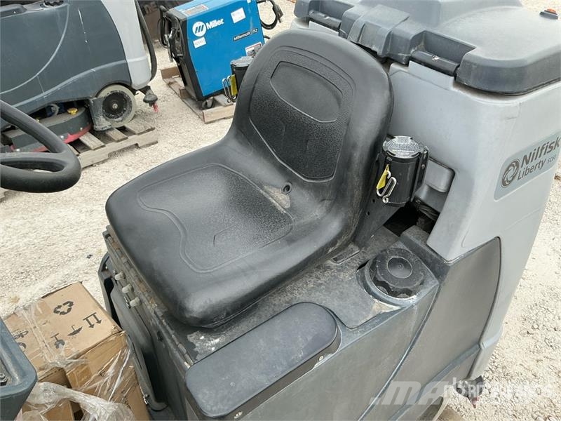 Nilfisk Liberty SC60 X71D Ride-On Electric Floor Scrubber Прочие сельхоз-прицепы