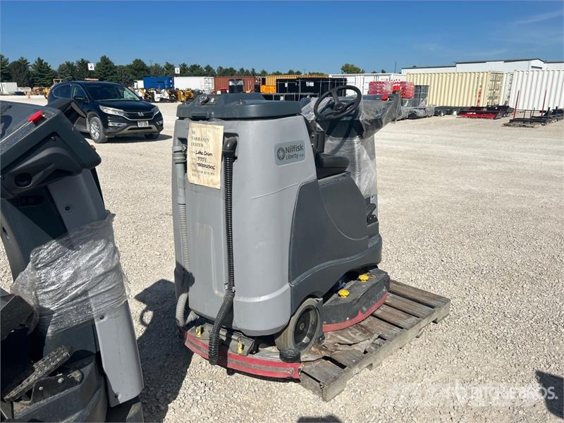Nilfisk Liberty SC60 X71D Ride-On Electric Floor Scrubber 其他拖车