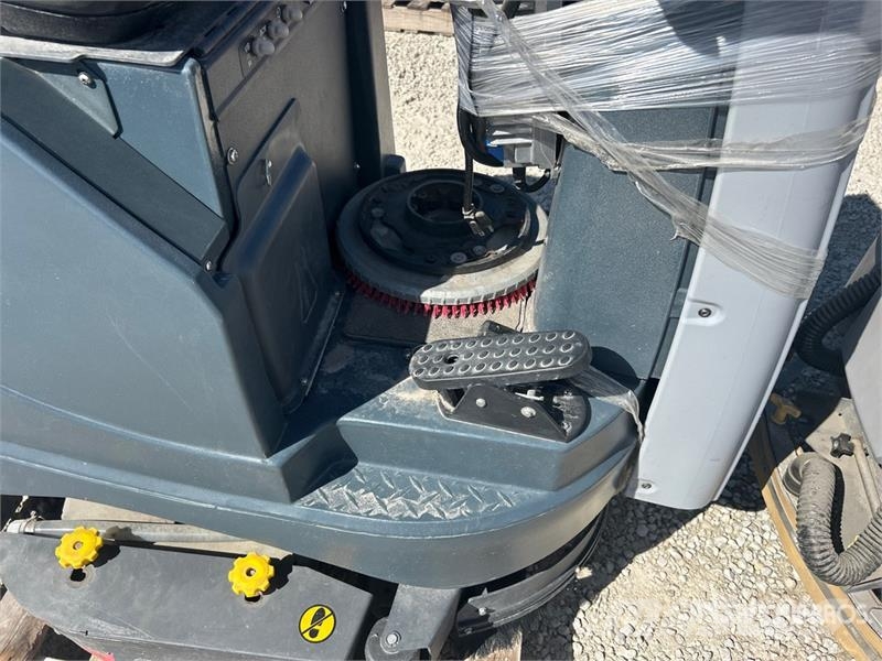 Nilfisk Liberty SC60 X71D Ride-On Electric Floor Scrubber Outros reboques