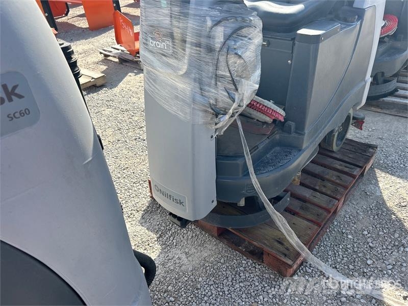 Nilfisk Liberty SC60 X71D Ride-On Electric Floor Scrubber 其他拖车