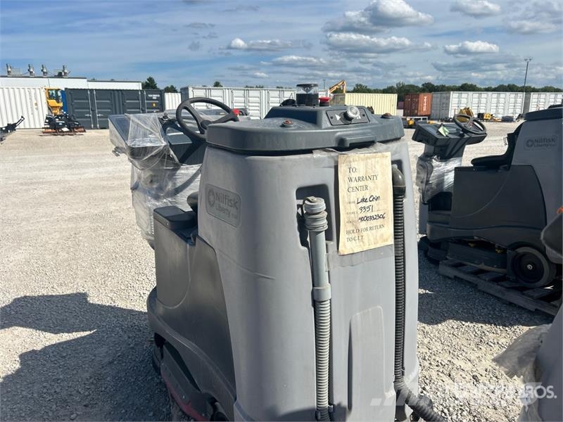 Nilfisk Liberty SC60 X71D Ride-On Electric Floor Scrubber 其他拖车