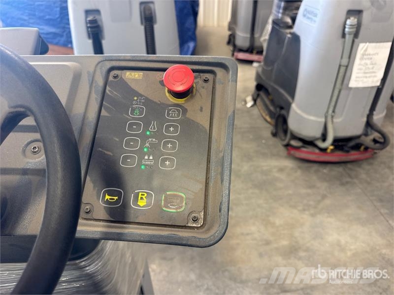 Nilfisk Liberty SC60 X71D Ride-On Electric Floor Scrubber Diger römorklar
