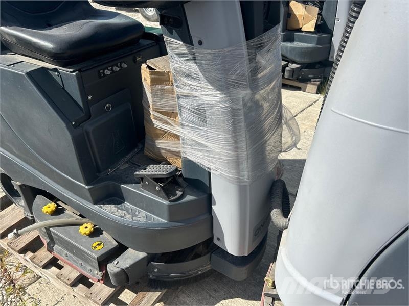 Nilfisk Liberty SC60 X71D Ride-On Electric Floor Scrubber 其他拖车