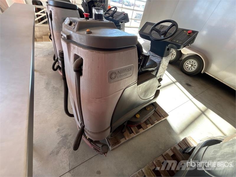Nilfisk Liberty SC60 X71D Ride-On Electric Floor Scrubber Λοιπές ρυμούλκες