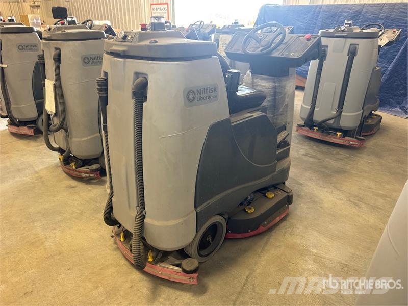 Nilfisk Liberty SC60 X71D Ride-On Electric Floor Scrubber Diger römorklar