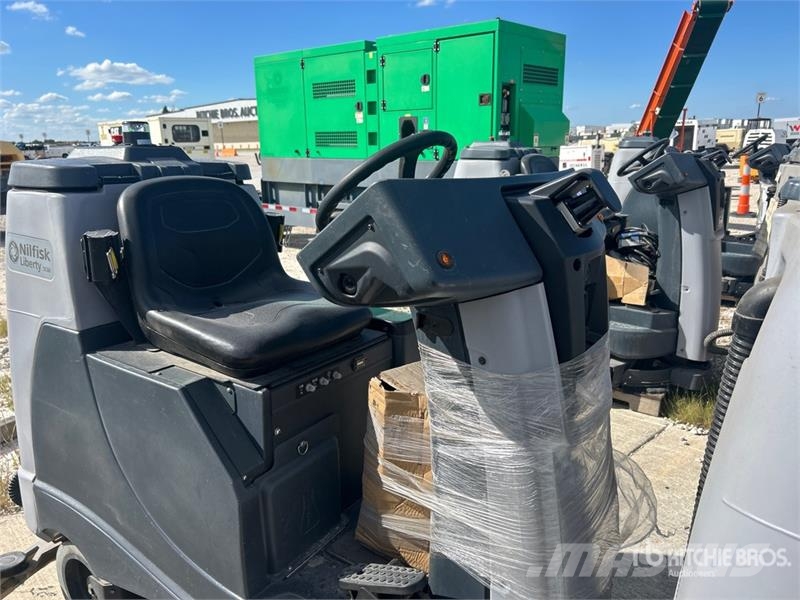 Nilfisk Liberty SC60 X71D Ride-On Electric Floor Scrubber 其他拖车
