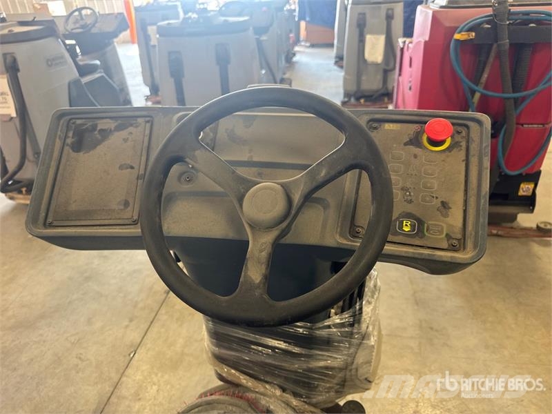 Nilfisk Liberty SC60 X71D Ride-On Electric Floor Scrubber Diger römorklar