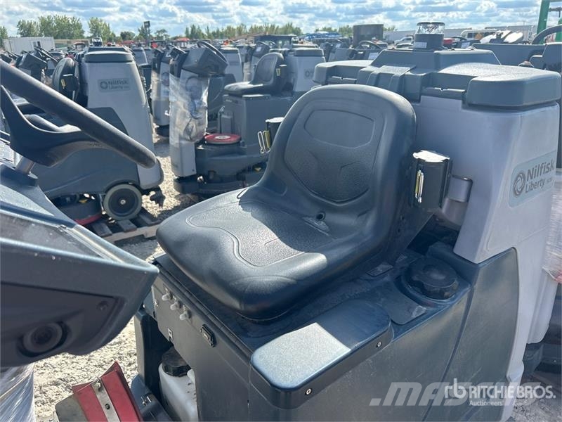 Nilfisk Liberty SC60 X71D Ride-On Electric Floor Scrubber 其他拖车
