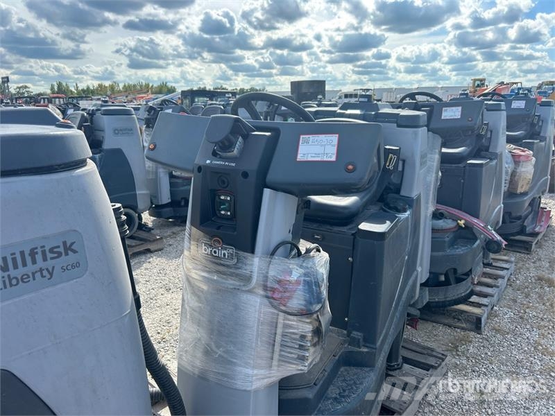 Nilfisk Liberty SC60 X71D Ride-On Electric Floor Scrubber 其他拖车