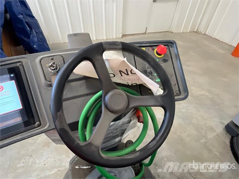 Nilfisk Liberty SC60 X71D Ride-On Electric Floor Scrubber Další přívěsné vozíky
