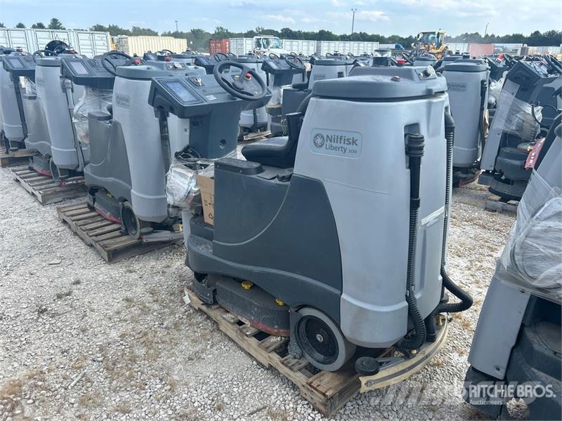 Nilfisk Liberty SC60 X71D Ride-On Electric Floor Scrubber その他トレーラー