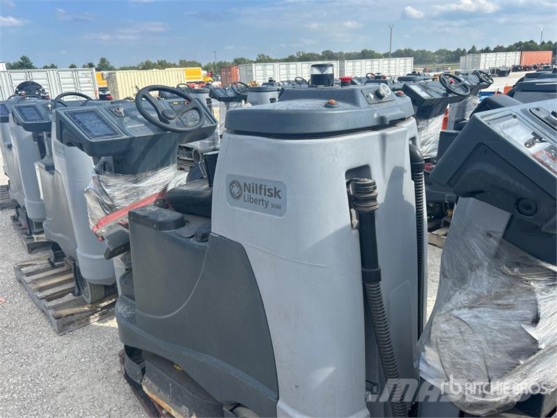 Nilfisk Liberty SC60 X71D Ride-On Electric Floor Scrubber その他トレーラー