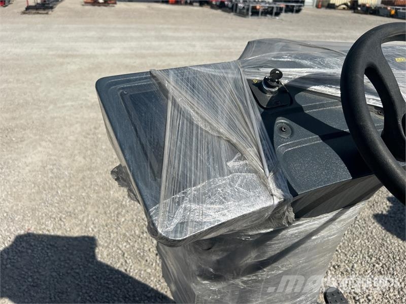 Nilfisk Liberty SC60 X71D Ride-On Electric Floor Scrubber 其他拖车