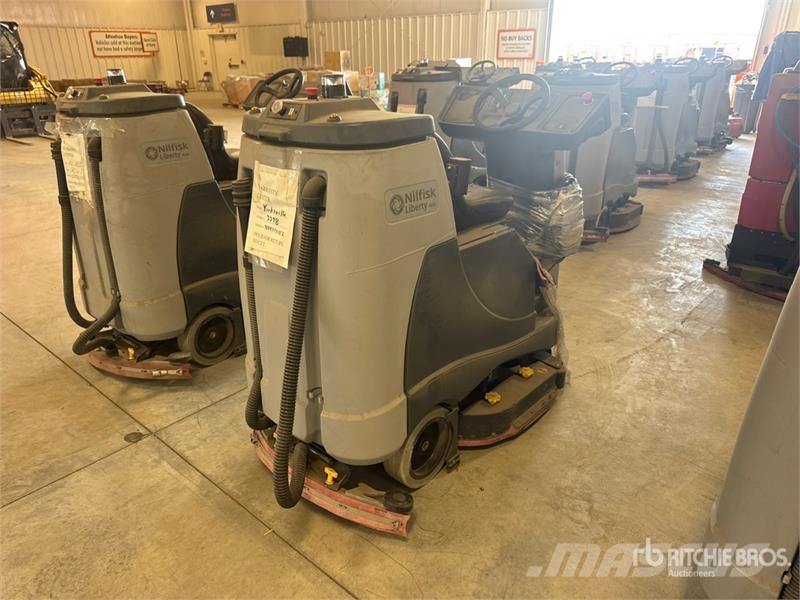 Nilfisk Liberty SC60 X71D Ride-On Electric Floor Scrubber Diger römorklar