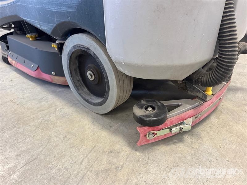 Nilfisk Liberty SC60 X71D Ride-On Electric Floor Scrubber Diger römorklar