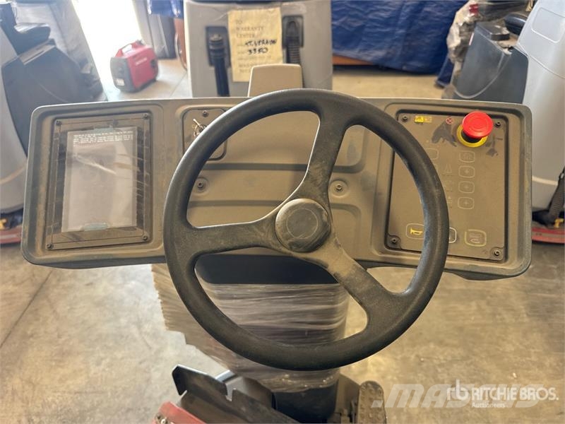Nilfisk Liberty SC60 X71D Ride-On Electric Floor Scrubber Diger römorklar