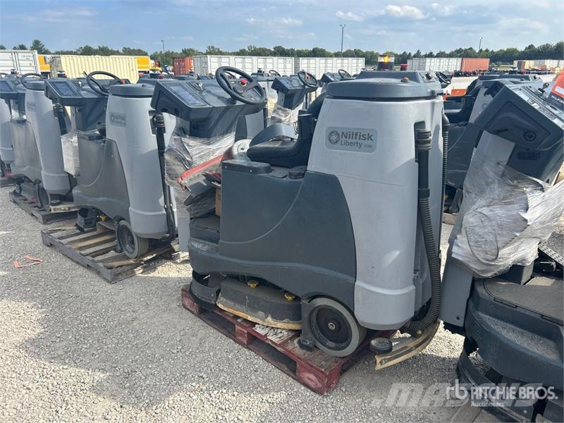 Nilfisk Liberty SC60 X71D Ride-On Electric Floor Scrubber その他トレーラー