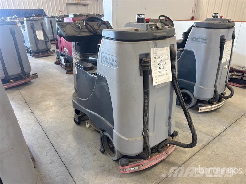 Nilfisk Liberty SC60 X71D Ride-On Electric Floor Scrubber Diger römorklar