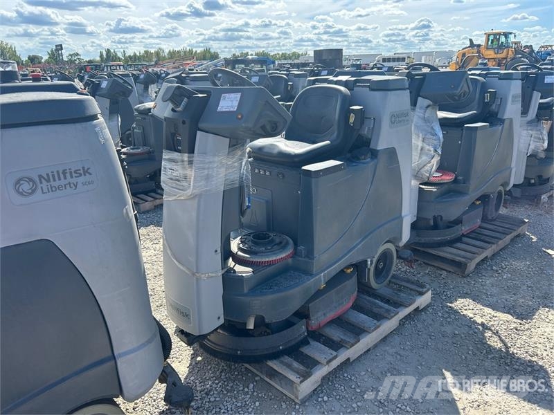 Nilfisk Liberty SC60 X71D Ride-On Electric Floor Scrubber Outros reboques