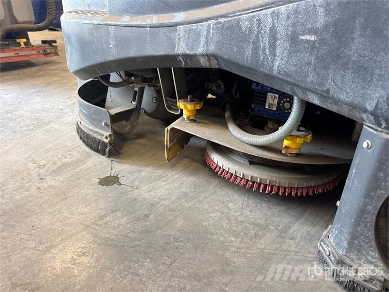 Nilfisk Liberty SC60 X71D Ride-On Electric Floor Scrubber Diger römorklar