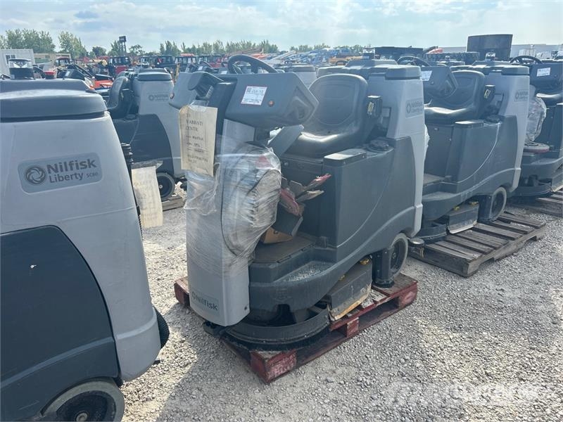 Nilfisk Liberty SC60 X71D Ride-On Electric Floor Scrubber その他トレーラー