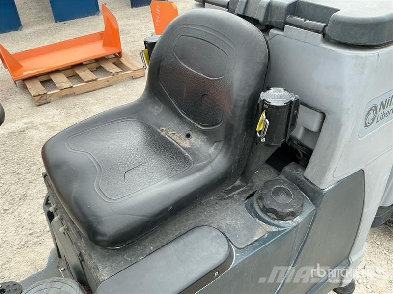 Nilfisk Liberty SC60 X71D Ride-On Electric Floor Scrubber Andre Landbrukshengere