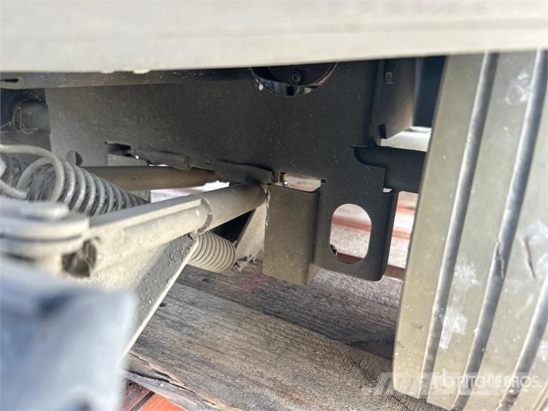 Nilfisk Liberty SC60 X71D Ride-On Electric Floor Scrubber 其他拖车