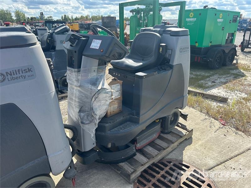 Nilfisk Liberty SC60 X71D Ride-On Electric Floor Scrubber 其他拖车