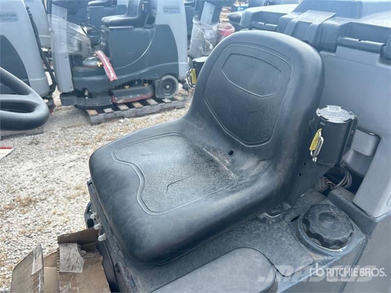 Nilfisk Liberty SC60 X71D Ride-On Electric Floor Scrubber その他トレーラー