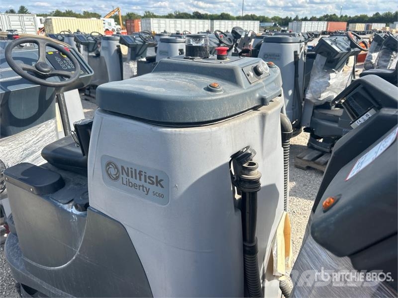 Nilfisk Liberty SC60 X71D Ride-On Electric Floor Scrubber 其他拖车
