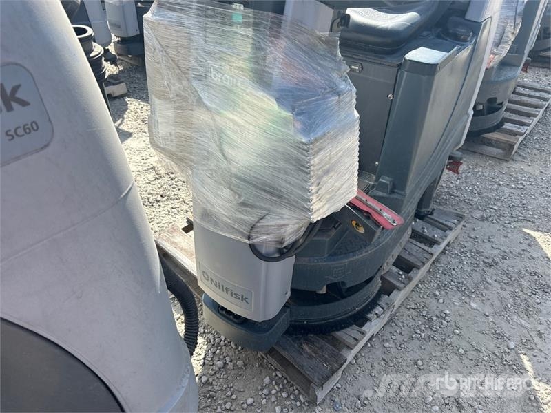 Nilfisk Liberty SC60 X71D Ride-On Electric Floor Scrubber 其他拖车