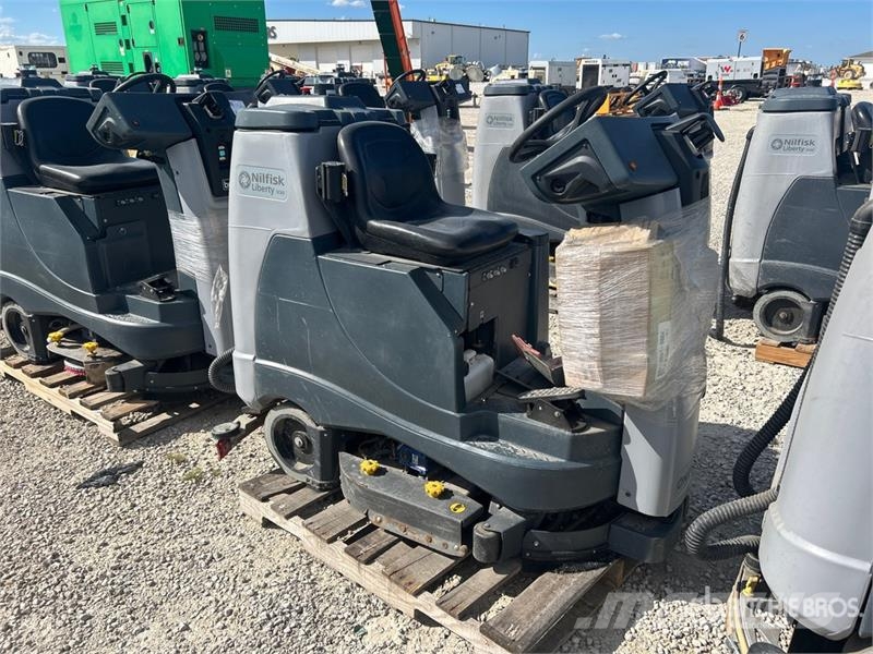 Nilfisk Liberty SC60 X71D Ride-On Electric Floor Scrubber 其他拖车
