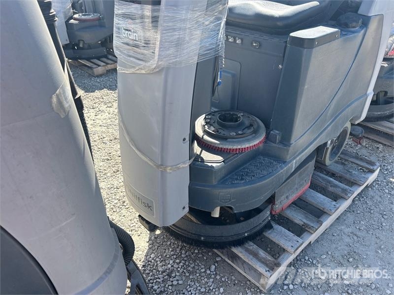 Nilfisk Liberty SC60 X71D Ride-On Electric Floor Scrubber Outros reboques