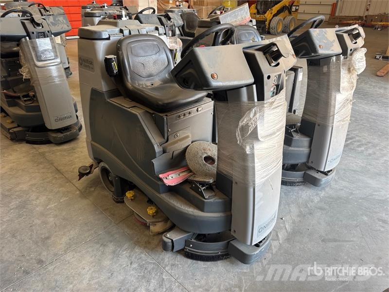 Nilfisk Liberty SC60 X71D Ride-On Electric Floor Scrubber Diger römorklar