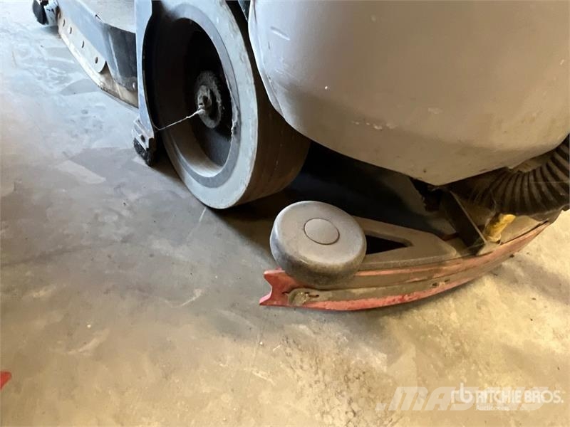 Nilfisk Liberty SC60 X71D Ride-On Electric Floor Scrubber Další přívěsné vozíky