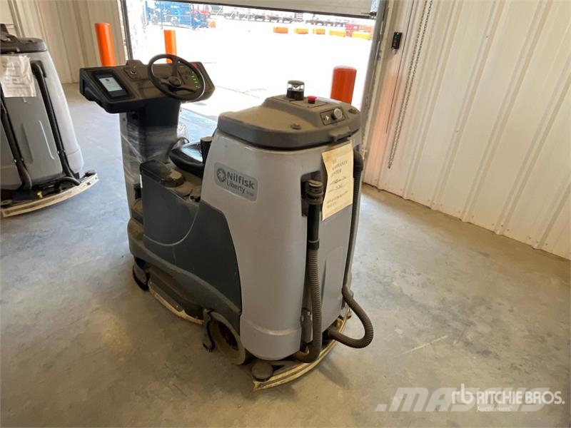 Nilfisk Liberty SC60 X71D Ride-On Electric Floor Scrubber Další přívěsné vozíky