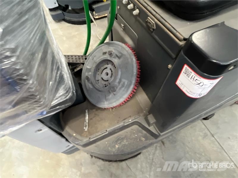 Nilfisk Liberty SC60 X71D Ride-On Electric Floor Scrubber Další přívěsné vozíky
