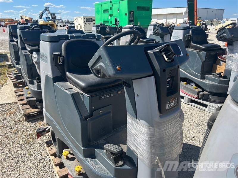 Nilfisk Liberty SC60 X71D Ride-On Electric Floor Scrubber Diger römorklar