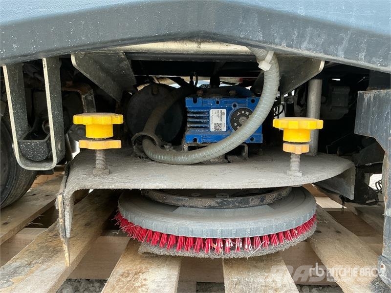 Nilfisk Liberty SC60 X71D Ride-On Electric Floor Scrubber その他トレーラー