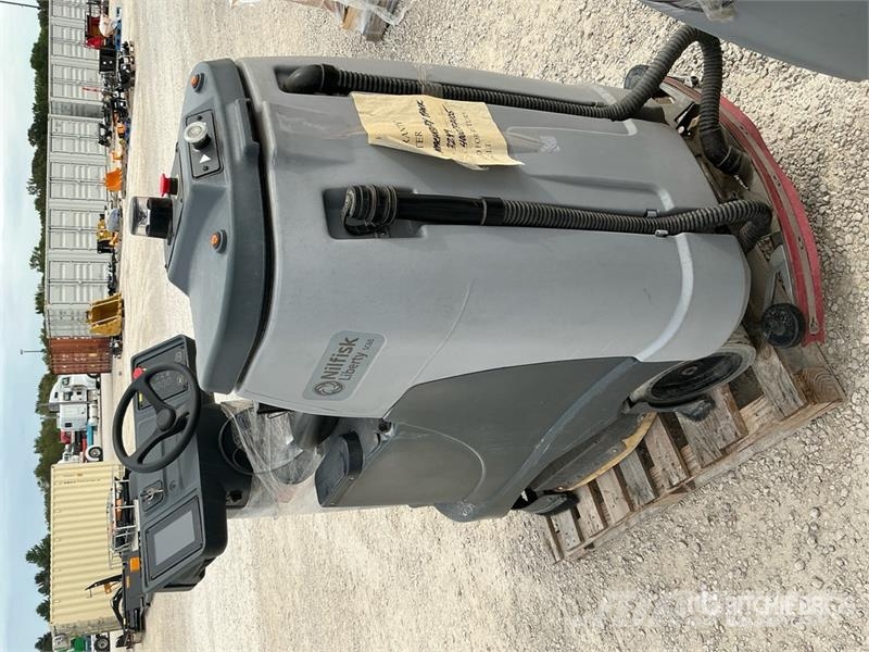 Nilfisk Liberty SC60 X71D Ride-On Electric Floor Scrubber Andre Landbrukshengere