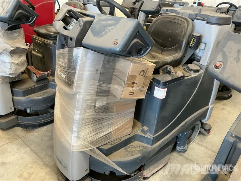 Nilfisk Liberty SC60 X71D Ride-On Electric Floor Scrubber その他トレーラー