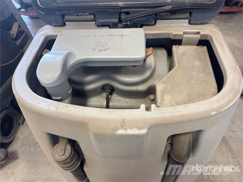 Nilfisk Liberty SC60 X71D Ride-On Electric Floor Scrubber Diger römorklar