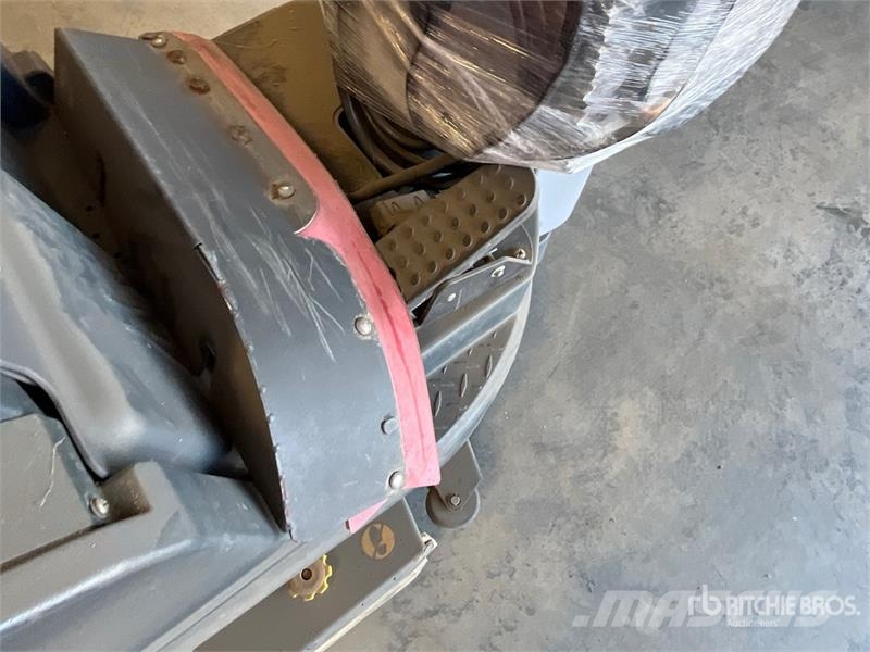 Nilfisk Liberty SC60 X71D Ride-On Electric Floor Scrubber Další přívěsné vozíky