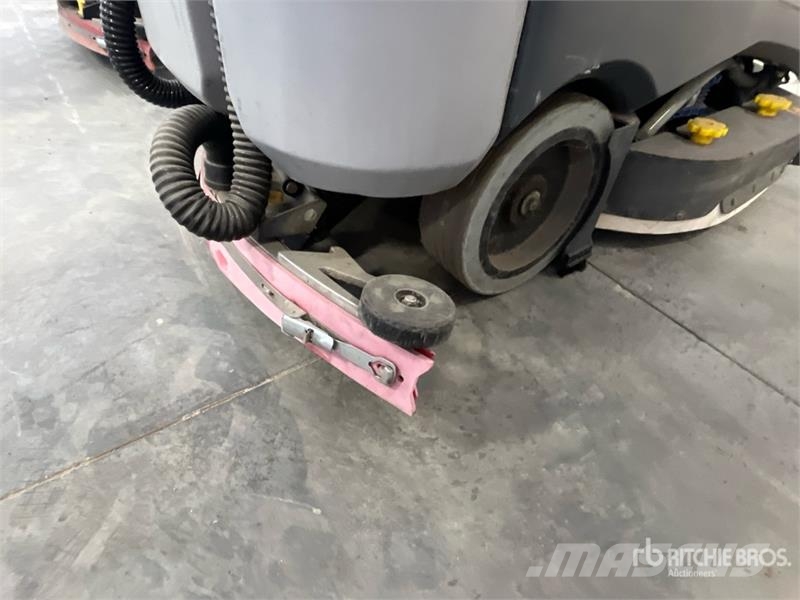 Nilfisk Liberty SC60 X71D Ride-On Electric Floor Scrubber Další přívěsné vozíky