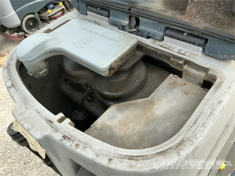 Nilfisk Liberty SC60 X71D Ride-On Electric Floor Scrubber その他トレーラー